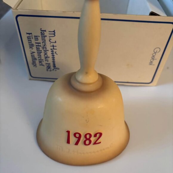 Goebel 1982 Annual Bell Fifth Edition - Picture 2 of 10